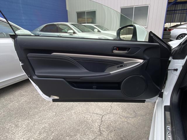 フルセグナビ・バックカメラ・ＢＴオーディオ・１９ＡＷ・黒革シート・ベンチレーション・ＬＥＤライト・フォグ・レーダークルーズ・ステアリングヒーター・本革巻ステアリング・ＥＴＣ・パドルシフト・フロアマット