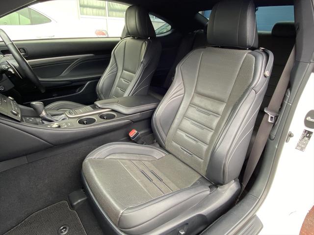 フルセグナビ・バックカメラ・ＢＴオーディオ・１９ＡＷ・黒革シート・ベンチレーション・ＬＥＤライト・フォグ・レーダークルーズ・ステアリングヒーター・本革巻ステアリング・ＥＴＣ・パドルシフト・フロアマット