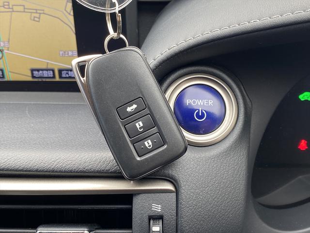 フルセグナビ・バックカメラ・ＢＴオーディオ・１９ＡＷ・黒革シート・ベンチレーション・ＬＥＤライト・フォグ・レーダークルーズ・ステアリングヒーター・本革巻ステアリング・ＥＴＣ・パドルシフト・フロアマット