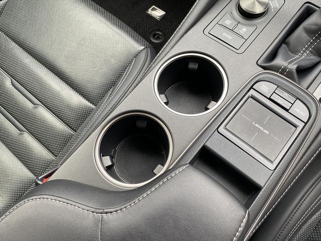 フルセグナビ・バックカメラ・ＢＴオーディオ・１９ＡＷ・黒革シート・ベンチレーション・ＬＥＤライト・フォグ・レーダークルーズ・ステアリングヒーター・本革巻ステアリング・ＥＴＣ・パドルシフト・フロアマット