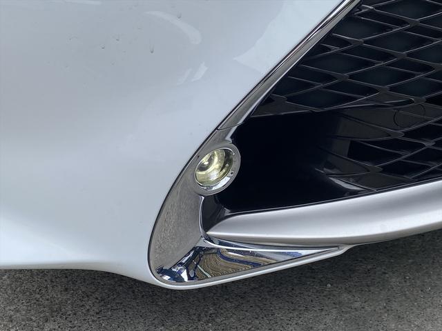 フルセグナビ・バックカメラ・ＢＴオーディオ・１９ＡＷ・黒革シート・ベンチレーション・ＬＥＤライト・フォグ・レーダークルーズ・ステアリングヒーター・本革巻ステアリング・ＥＴＣ・パドルシフト・フロアマット