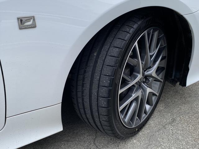 フルセグナビ・バックカメラ・ＢＴオーディオ・１９ＡＷ・黒革シート・ベンチレーション・ＬＥＤライト・フォグ・レーダークルーズ・ステアリングヒーター・本革巻ステアリング・ＥＴＣ・パドルシフト・フロアマット