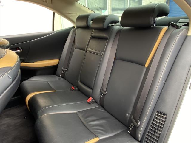 ＨＳ ＨＳ２５０ｈ　ハーモニアス　レザーインテリア　フルセグナビ・バックカメラ・１９ＡＷ・コンビ革シート・パワーシート・シートヒーター・ＬＥＤライト・フォグ・本革巻ステアリング・クルーズコントロール・ＥＴＣ・フロアマット・ＵＳＢ・ＭＳＶ・スマートキー（5枚目）