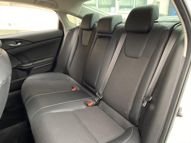 インサイト ＥＸ　ワンオーナー・フルセグナビ・バックカメラ・ＢＴオーディオ・１７ＡＷ・ハーフレザーシート・シートヒーター・ＬＥＤライト・フォグ・レーダークルーズ・ＥＴＣ・ドアバイザー・Ｒソナー・ホンダセンシング・ＢＳＭ（5枚目）