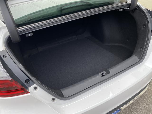 インサイト ＥＸ　ワンオーナー・フルセグナビ・バックカメラ・ＢＴオーディオ・１７ＡＷ・ハーフレザーシート・シートヒーター・ＬＥＤライト・フォグ・レーダークルーズ・ＥＴＣ・ドアバイザー・Ｒソナー・ホンダセンシング・ＢＳＭ（6枚目）