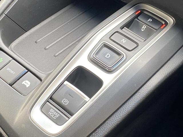 インサイト ＥＸ　ワンオーナー・フルセグナビ・バックカメラ・ＢＴオーディオ・１７ＡＷ・ハーフレザーシート・シートヒーター・ＬＥＤライト・フォグ・レーダークルーズ・ＥＴＣ・ドアバイザー・Ｒソナー・ホンダセンシング・ＢＳＭ（10枚目）