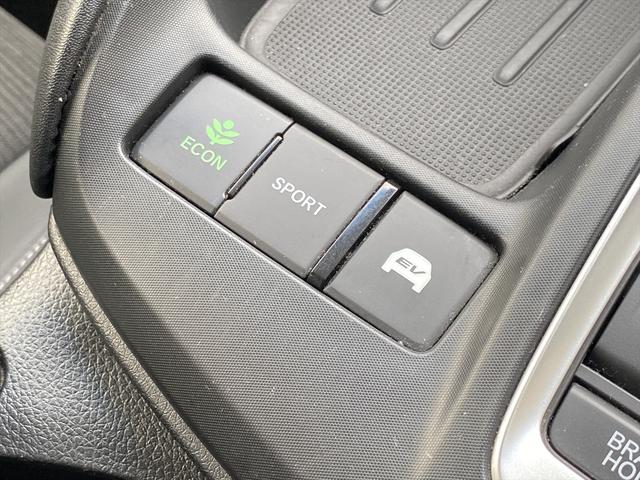 インサイト ＥＸ　ワンオーナー・フルセグナビ・バックカメラ・ＢＴオーディオ・１７ＡＷ・ハーフレザーシート・シートヒーター・ＬＥＤライト・フォグ・レーダークルーズ・ＥＴＣ・ドアバイザー・Ｒソナー・ホンダセンシング・ＢＳＭ（11枚目）