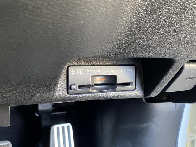 スカイライン ３５０ＧＴ　ハイブリッド　タイプＳＰ　ワンオーナー・フルセグナビ・全周囲カメラ・ＢＴオーディオ・１９ＡＷ・黒革シート・パワーシート・シートヒーター・ＬＥＤライト・フォグ・レーダークルーズ・ＥＴＣ・全方位運転支援システム・ＢＳＭ・ローダウン（12枚目）