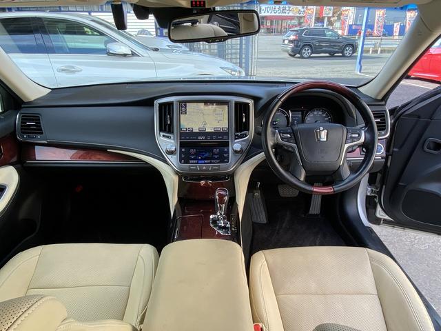 クラウンマジェスタ Ｆバージョン　フルセグナビ・全周囲カメラ・ＢＴオーディオ・１８ＡＷ・ベージュ革シート・ベンチレーション・ＬＥＤライト・フォグ・レーダークルーズ・ステアリングヒーター・ウッドコンビハンドル・セーフティセンス・ＢＳＭ（3枚目）