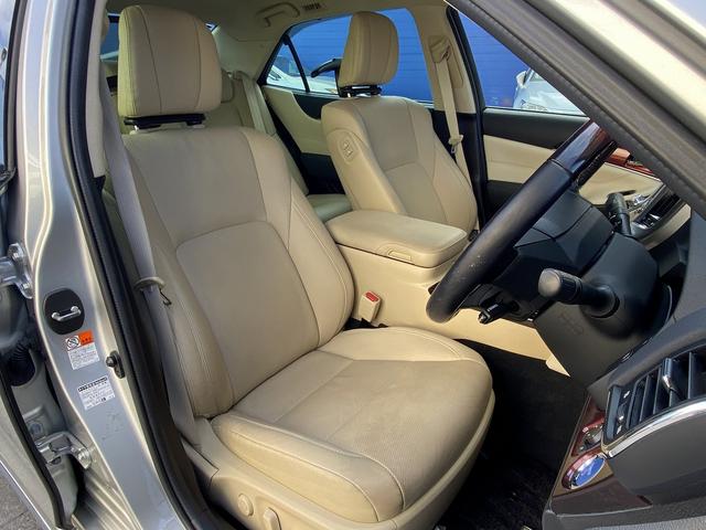 クラウンマジェスタ Ｆバージョン　フルセグナビ・全周囲カメラ・ＢＴオーディオ・１８ＡＷ・ベージュ革シート・ベンチレーション・ＬＥＤライト・フォグ・レーダークルーズ・ステアリングヒーター・ウッドコンビハンドル・セーフティセンス・ＢＳＭ（4枚目）