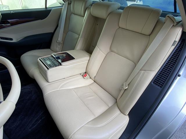 クラウンマジェスタ Ｆバージョン　フルセグナビ・全周囲カメラ・ＢＴオーディオ・１８ＡＷ・ベージュ革シート・ベンチレーション・ＬＥＤライト・フォグ・レーダークルーズ・ステアリングヒーター・ウッドコンビハンドル・セーフティセンス・ＢＳＭ（5枚目）