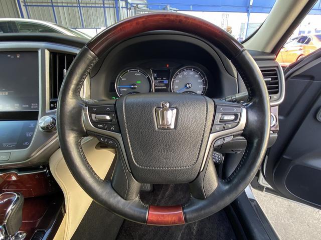 クラウンマジェスタ Ｆバージョン　フルセグナビ・全周囲カメラ・ＢＴオーディオ・１８ＡＷ・ベージュ革シート・ベンチレーション・ＬＥＤライト・フォグ・レーダークルーズ・ステアリングヒーター・ウッドコンビハンドル・セーフティセンス・ＢＳＭ（12枚目）