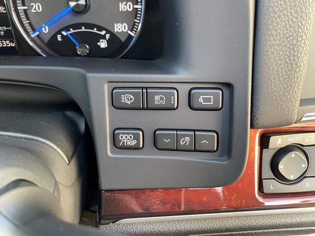 クラウンマジェスタ Ｆバージョン　フルセグナビ・全周囲カメラ・ＢＴオーディオ・１８ＡＷ・ベージュ革シート・ベンチレーション・ＬＥＤライト・フォグ・レーダークルーズ・ステアリングヒーター・ウッドコンビハンドル・セーフティセンス・ＢＳＭ（13枚目）