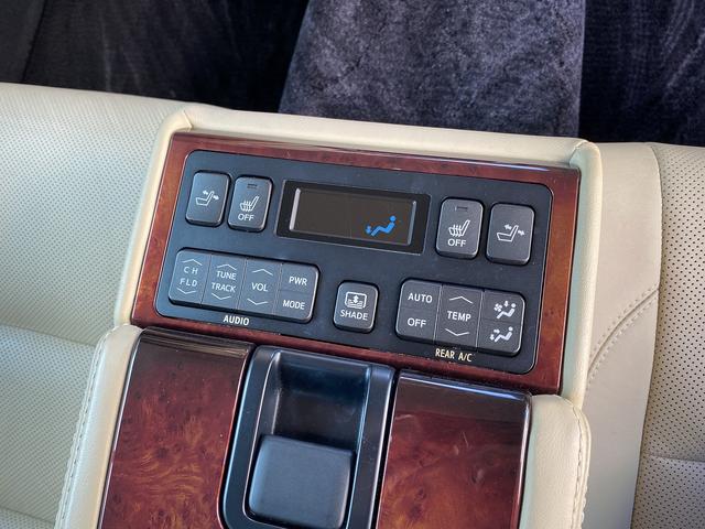 クラウンマジェスタ Ｆバージョン　フルセグナビ・全周囲カメラ・ＢＴオーディオ・１８ＡＷ・ベージュ革シート・ベンチレーション・ＬＥＤライト・フォグ・レーダークルーズ・ステアリングヒーター・ウッドコンビハンドル・セーフティセンス・ＢＳＭ（15枚目）