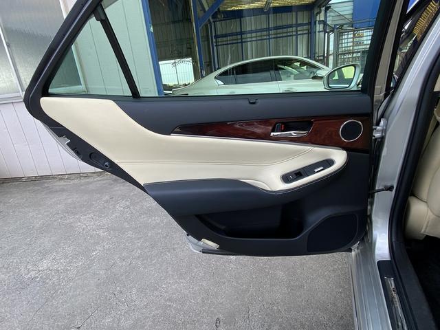 クラウンマジェスタ Ｆバージョン　フルセグナビ・全周囲カメラ・ＢＴオーディオ・１８ＡＷ・ベージュ革シート・ベンチレーション・ＬＥＤライト・フォグ・レーダークルーズ・ステアリングヒーター・ウッドコンビハンドル・セーフティセンス・ＢＳＭ（39枚目）