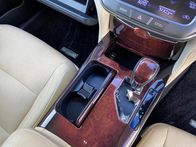 クラウンマジェスタ Ｆバージョン　フルセグナビ・全周囲カメラ・ＢＴオーディオ・１８ＡＷ・ベージュ革シート・ベンチレーション・ＬＥＤライト・フォグ・レーダークルーズ・ステアリングヒーター・ウッドコンビハンドル・セーフティセンス・ＢＳＭ（49枚目）