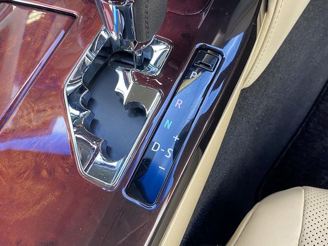 クラウンマジェスタ Ｆバージョン　フルセグナビ・全周囲カメラ・ＢＴオーディオ・１８ＡＷ・ベージュ革シート・ベンチレーション・ＬＥＤライト・フォグ・レーダークルーズ・ステアリングヒーター・ウッドコンビハンドル・セーフティセンス・ＢＳＭ（50枚目）