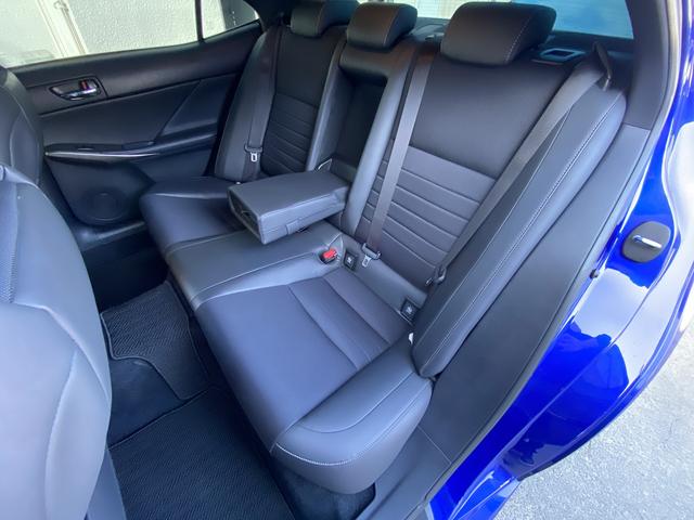 IS IS250 Fスポーツ サンルーフ・フルセグナビ・バックカメラ・BTオーディオ・18AW・ハーフレザーシート・シートヒーター・LEDライト・フォグ・レーダークルーズ・ETC・コーナーセンサー・USB・プリクラッシュセーフティ(5枚目)