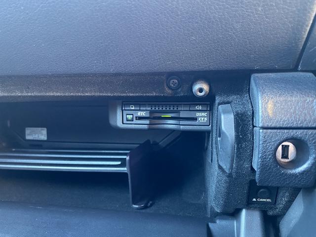 IS IS250 Fスポーツ サンルーフ・フルセグナビ・バックカメラ・BTオーディオ・18AW・ハーフレザーシート・シートヒーター・LEDライト・フォグ・レーダークルーズ・ETC・コーナーセンサー・USB・プリクラッシュセーフティ(12枚目)