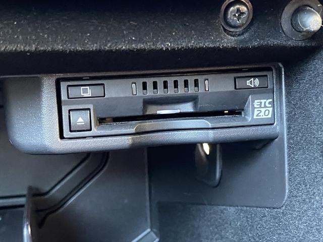 IS IS300h バージョンL フルセグナビ・全周囲カメラ・BTオーディオ・19AW・黒革シート・ベンチレーション・LEDライト・ステアリングヒーター・レーダークルーズ・Rサンシェード・ETC・レクサスセーフティシステム・BSM(13枚目)