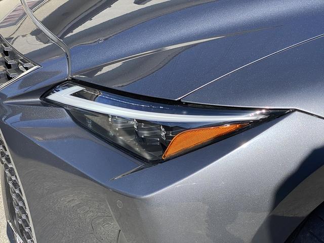 IS IS300h バージョンL フルセグナビ・全周囲カメラ・BTオーディオ・19AW・黒革シート・ベンチレーション・LEDライト・ステアリングヒーター・レーダークルーズ・Rサンシェード・ETC・レクサスセーフティシステム・BSM(61枚目)