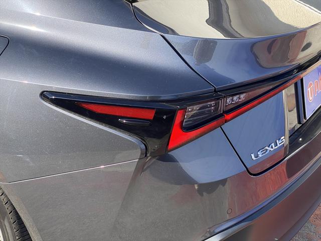IS IS300h バージョンL フルセグナビ・全周囲カメラ・BTオーディオ・19AW・黒革シート・ベンチレーション・LEDライト・ステアリングヒーター・レーダークルーズ・Rサンシェード・ETC・レクサスセーフティシステム・BSM(65枚目)