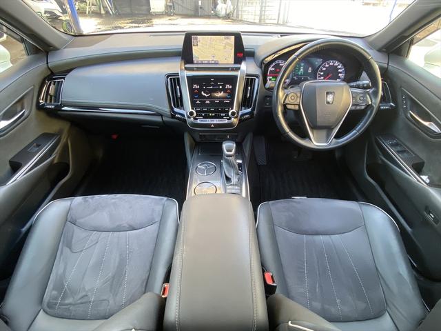 クラウンハイブリッド ＲＳアドバンス　フルセグナビ・バックカメラ・ＢＴオーディオ・１８ＡＷ・ハーフレザーシート・シートヒーター・ＬＥＤライト・フォグ・ステアリングヒーター・レーダークルーズ・パドルシフト・セーフティセンス・ＢＳＭ・ＨＵＤ（3枚目）