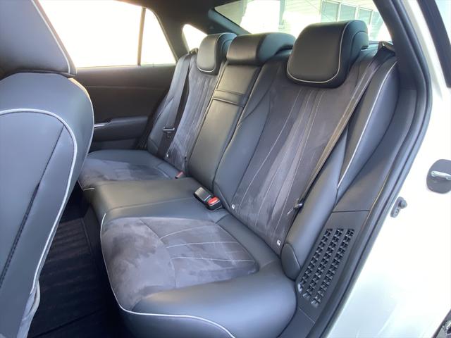 クラウンハイブリッド ＲＳアドバンス　フルセグナビ・バックカメラ・ＢＴオーディオ・１８ＡＷ・ハーフレザーシート・シートヒーター・ＬＥＤライト・フォグ・ステアリングヒーター・レーダークルーズ・パドルシフト・セーフティセンス・ＢＳＭ・ＨＵＤ（5枚目）