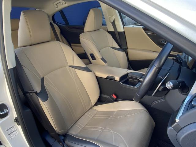 ＥＳ ＥＳ３００ｈ　バージョンＬ　サンルーフ・フルセグナビ・全周囲カメラ・ＢＴオーディオ・１８ＡＷ・レザーシート・ベンチレーション・ＬＥＤライト・ステアリングヒーター・レーダークルーズ・レクサスセーフティシステム・ＢＳＭ・ＨＵＤ（4枚目）