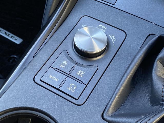 ＩＳ ＩＳ３００ｈ　バージョンＬ　フルセグナビ・バックカメラ・ＢＴオーディオ・１９ＡＷ・黒革シート・ベンチレーション・ＬＥＤライト・ステアリングヒーター・レーダークルーズ・フロアマット・パドルシフト・レクサスセーフティシステム・ＢＳＭ（11枚目）