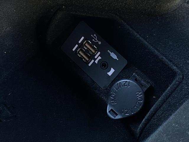 ＩＳ ＩＳ３００ｈ　バージョンＬ　フルセグナビ・バックカメラ・ＢＴオーディオ・１９ＡＷ・黒革シート・ベンチレーション・ＬＥＤライト・ステアリングヒーター・レーダークルーズ・フロアマット・パドルシフト・レクサスセーフティシステム・ＢＳＭ（13枚目）