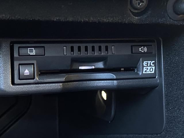 ＩＳ ＩＳ３００ｈ　バージョンＬ　フルセグナビ・バックカメラ・ＢＴオーディオ・１９ＡＷ・黒革シート・ベンチレーション・ＬＥＤライト・ステアリングヒーター・レーダークルーズ・フロアマット・パドルシフト・レクサスセーフティシステム・ＢＳＭ（14枚目）