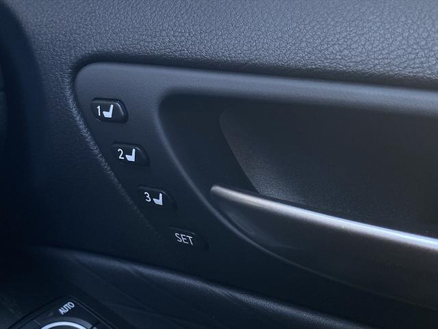 ＩＳ ＩＳ３００ｈ　バージョンＬ　フルセグナビ・バックカメラ・ＢＴオーディオ・１９ＡＷ・黒革シート・ベンチレーション・ＬＥＤライト・ステアリングヒーター・レーダークルーズ・フロアマット・パドルシフト・レクサスセーフティシステム・ＢＳＭ（15枚目）