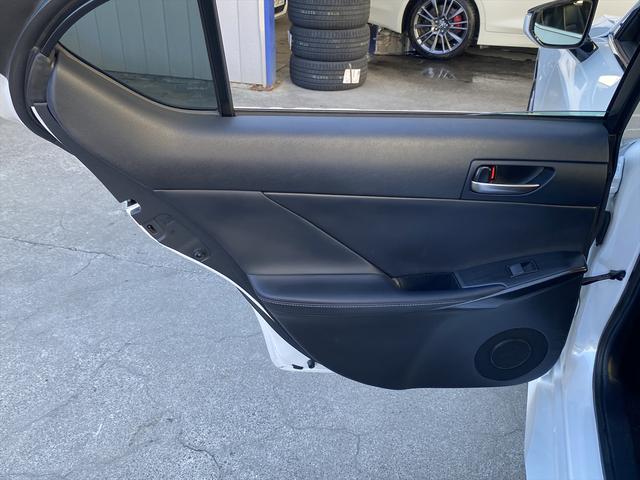 ＩＳ ＩＳ３００ｈ　バージョンＬ　フルセグナビ・バックカメラ・ＢＴオーディオ・１９ＡＷ・黒革シート・ベンチレーション・ＬＥＤライト・ステアリングヒーター・レーダークルーズ・フロアマット・パドルシフト・レクサスセーフティシステム・ＢＳＭ（33枚目）