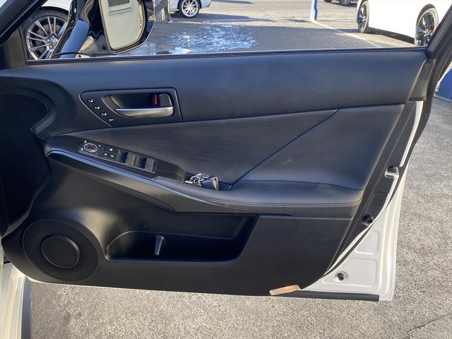 ＩＳ ＩＳ３００ｈ　バージョンＬ　フルセグナビ・バックカメラ・ＢＴオーディオ・１９ＡＷ・黒革シート・ベンチレーション・ＬＥＤライト・ステアリングヒーター・レーダークルーズ・フロアマット・パドルシフト・レクサスセーフティシステム・ＢＳＭ（36枚目）