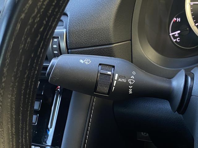 ＩＳ ＩＳ３００ｈ　バージョンＬ　フルセグナビ・バックカメラ・ＢＴオーディオ・１９ＡＷ・黒革シート・ベンチレーション・ＬＥＤライト・ステアリングヒーター・レーダークルーズ・フロアマット・パドルシフト・レクサスセーフティシステム・ＢＳＭ（42枚目）