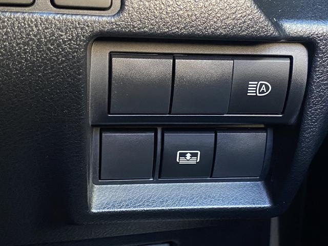 ＩＳ ＩＳ３００ｈ　バージョンＬ　フルセグナビ・バックカメラ・ＢＴオーディオ・１９ＡＷ・黒革シート・ベンチレーション・ＬＥＤライト・ステアリングヒーター・レーダークルーズ・フロアマット・パドルシフト・レクサスセーフティシステム・ＢＳＭ（48枚目）