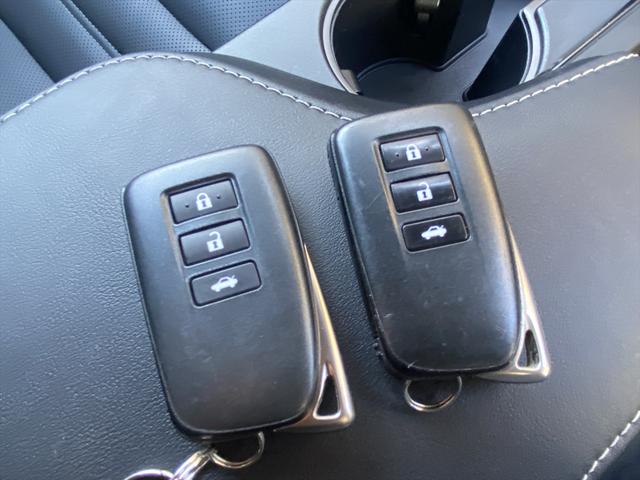 ＩＳ ＩＳ３００ｈ　バージョンＬ　フルセグナビ・バックカメラ・ＢＴオーディオ・１９ＡＷ・黒革シート・ベンチレーション・ＬＥＤライト・ステアリングヒーター・レーダークルーズ・フロアマット・パドルシフト・レクサスセーフティシステム・ＢＳＭ（49枚目）