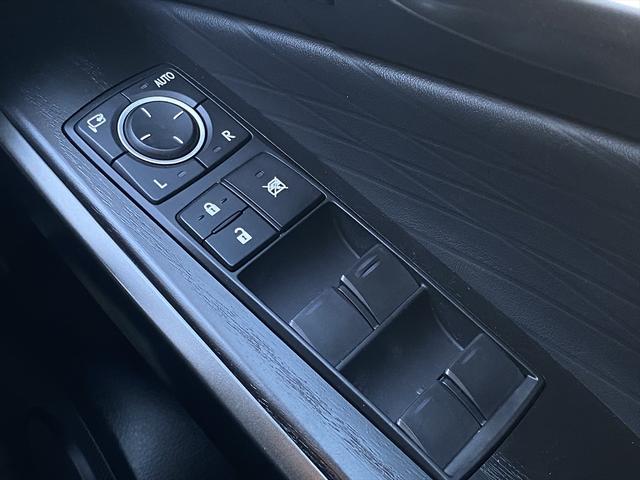 ＩＳ ＩＳ３００ｈ　バージョンＬ　フルセグナビ・バックカメラ・ＢＴオーディオ・１９ＡＷ・黒革シート・ベンチレーション・ＬＥＤライト・ステアリングヒーター・レーダークルーズ・フロアマット・パドルシフト・レクサスセーフティシステム・ＢＳＭ（50枚目）