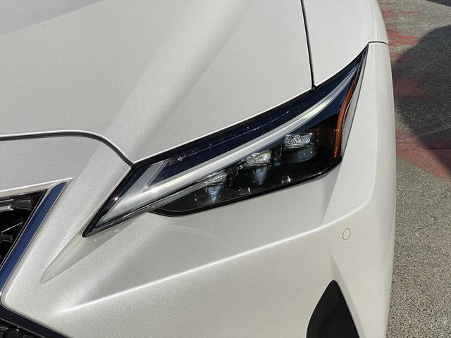 ＩＳ ＩＳ３００ｈ　バージョンＬ　フルセグナビ・バックカメラ・ＢＴオーディオ・１９ＡＷ・黒革シート・ベンチレーション・ＬＥＤライト・ステアリングヒーター・レーダークルーズ・フロアマット・パドルシフト・レクサスセーフティシステム・ＢＳＭ（56枚目）