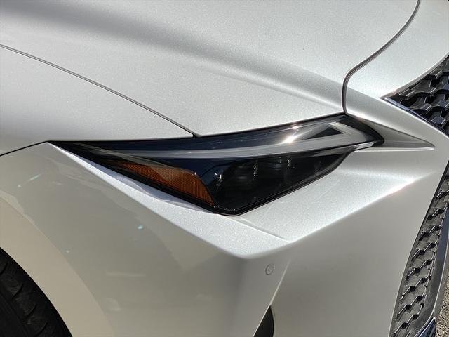 ＩＳ ＩＳ３００ｈ　バージョンＬ　フルセグナビ・バックカメラ・ＢＴオーディオ・１９ＡＷ・黒革シート・ベンチレーション・ＬＥＤライト・ステアリングヒーター・レーダークルーズ・フロアマット・パドルシフト・レクサスセーフティシステム・ＢＳＭ（57枚目）