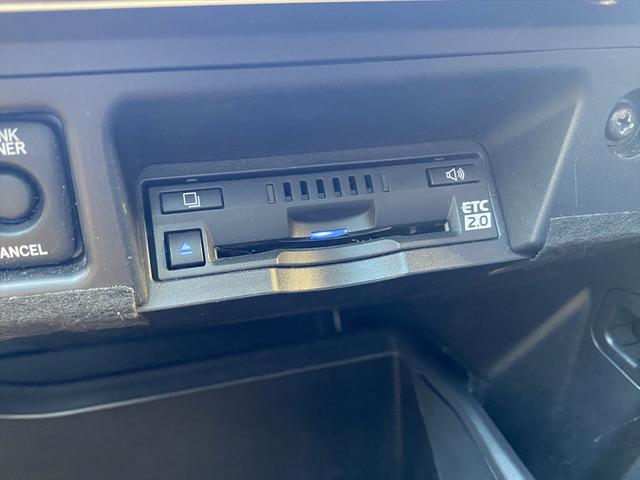 クラウンハイブリッド RSアドバンス 後期・フルセグナビ・全周囲カメラ・デジタルミラー・BTオーディオ・18AW・コンビ革シート・ベンチレーション・ステアリングヒーター・レーダークルーズ・ETC・USB・セーフティセンス・BSM・HUD(14枚目)