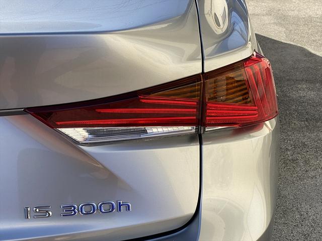 IS IS300h バージョンL ワンオーナー・フルセグナビ・バックカメラ・BTオーディオ・17AW・黒革シート・ベンチレーション・レーダークルーズ・Rサンシェード・コーナーセンサー・ドアバイザー・ETC・レクサスセーフティシステム(62枚目)