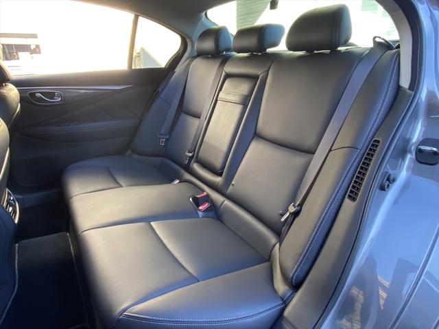 スカイライン ハイブリッド　ＧＴ　タイプＳＰ　後期・フルセグナビ・全周囲カメラ・ＢＴオーディオ・１９ＡＷ・黒革シート・シートヒーター・ＬＥＤライト・フォグ・レーダークルーズ・コーナーセンサー・ＥＴＣ・ＵＳＢ・全方位運転支援システム・ＢＳＭ・ＨＵＤ（5枚目）