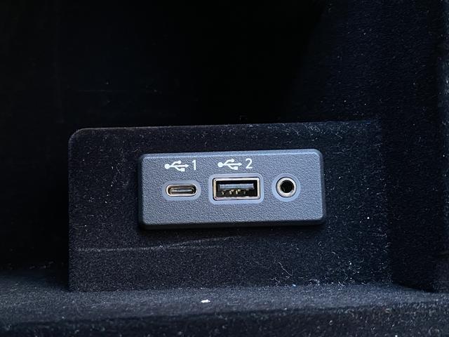 スカイライン ハイブリッド　ＧＴ　タイプＳＰ　後期・フルセグナビ・全周囲カメラ・ＢＴオーディオ・１９ＡＷ・黒革シート・シートヒーター・ＬＥＤライト・フォグ・レーダークルーズ・コーナーセンサー・ＥＴＣ・ＵＳＢ・全方位運転支援システム・ＢＳＭ・ＨＵＤ（13枚目）