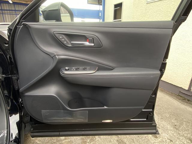 クラウンクロスオーバー Ｇアドバンスド・レザーパッケージ　フルセグナビ・全周囲カメラ・ＢＴオーディオ・２１ＡＷ・黒革シート・ベンチレーション・ＬＥＤライト・ステアリングヒーター・レーダークルーズ・コーナーセンサー・ＥＴＣ・セーフティセンス・ＢＳＭ・ＨＵＤ（32枚目）