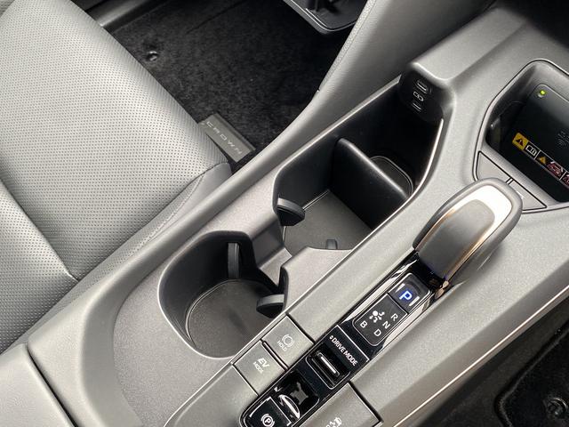 クラウンクロスオーバー Ｇアドバンスド・レザーパッケージ　フルセグナビ・全周囲カメラ・ＢＴオーディオ・２１ＡＷ・黒革シート・ベンチレーション・ＬＥＤライト・ステアリングヒーター・レーダークルーズ・コーナーセンサー・ＥＴＣ・セーフティセンス・ＢＳＭ・ＨＵＤ（55枚目）