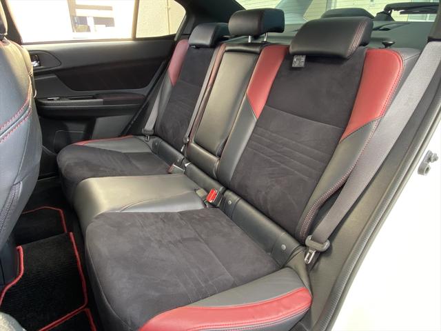 ＷＲＸ ＳＴＩ ＳＴＩ　タイプＳ　フルセグナビ・バックカメラ・ＢＴオーディオ・ＳＴＩエアロ・１８ＡＷ・ハーフレザーシート・ＬＥＤライト・フォグ・本革巻ステアリング・ＥＴＣ・フロアマット・大型スポイラー・ＵＳＢ・ミラーウィンカー（5枚目）