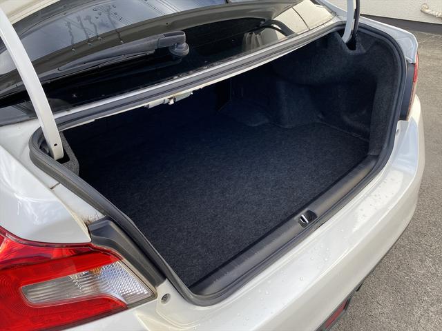 ＷＲＸ ＳＴＩ ＳＴＩ　タイプＳ　フルセグナビ・バックカメラ・ＢＴオーディオ・ＳＴＩエアロ・１８ＡＷ・ハーフレザーシート・ＬＥＤライト・フォグ・本革巻ステアリング・ＥＴＣ・フロアマット・大型スポイラー・ＵＳＢ・ミラーウィンカー（6枚目）