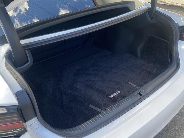 ＲＣ ＲＣ３００ｈ　バージョンＬ　後期・ワンオーナー・マークレビンソン・フルセグナビ・バックカメラ・ＢＴオーディオ・１９ＡＷ・茶革シート・ベンチレーション・ＬＥＤライト・ステアリングヒーター・ＥＴＣ・レクサスセーフティシステム・ＢＳＭ（6枚目）